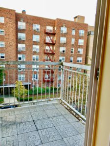 Balcony Quentin Road for rent